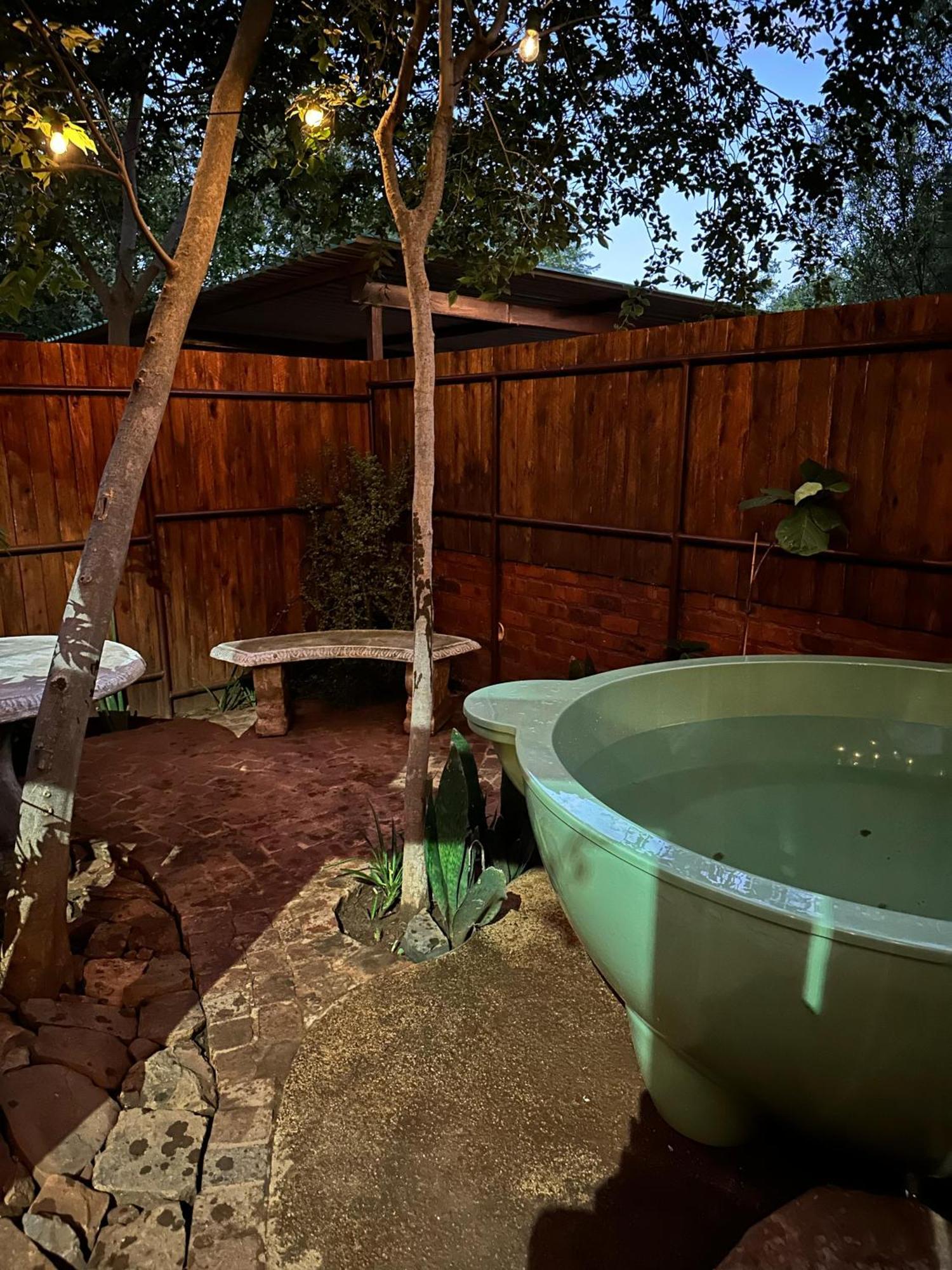 Bushbaby Cottage In Hartbeespoort Pretoria Bagian luar foto
